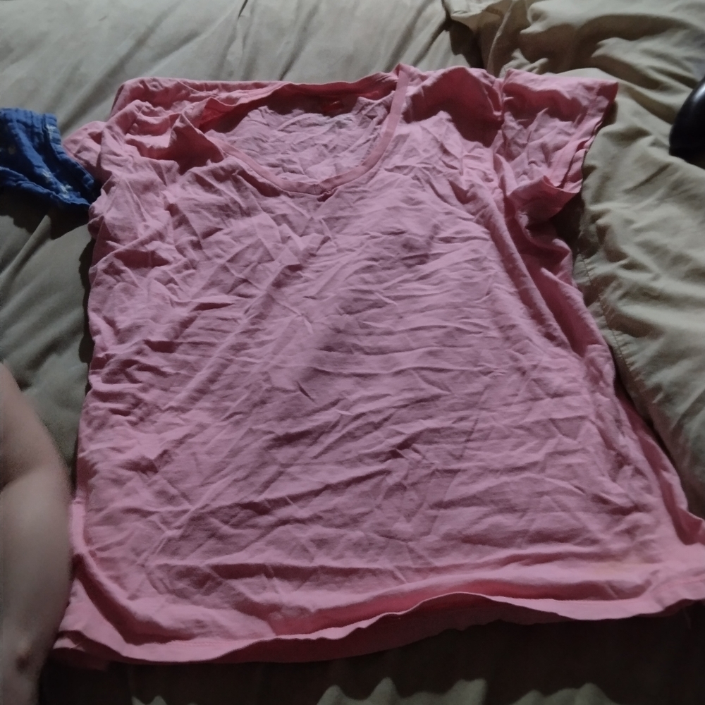 Women's pink T-shirt